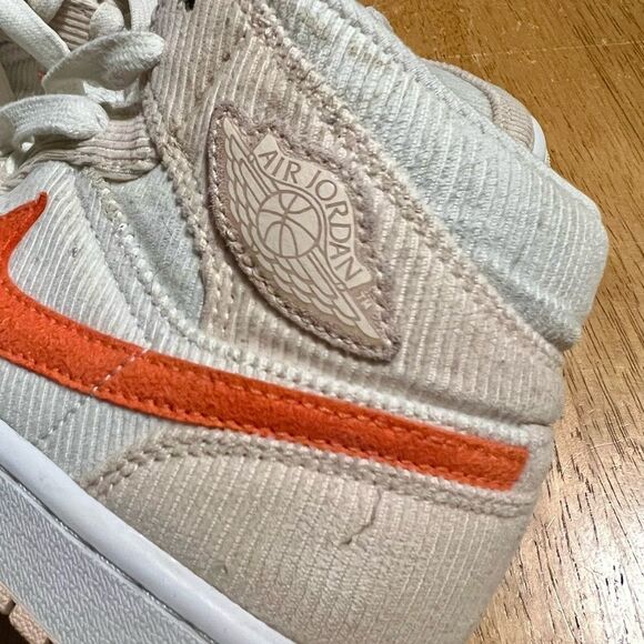 Women's Jordan 1 Mid SE "Corduroy" Sail/Orange-Orange Quartz - Picture 3 of 13